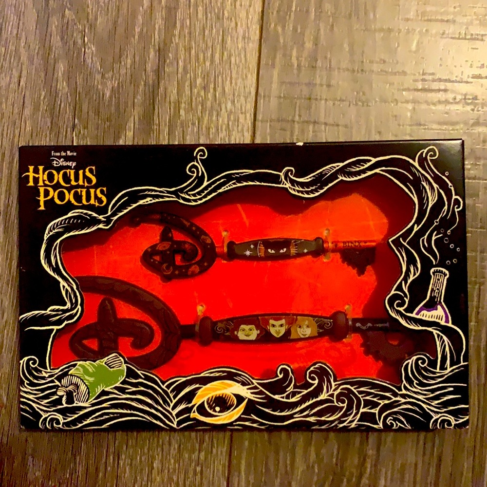 Hocus Pocus Official Disney Brand Collection Keys.  New In box!